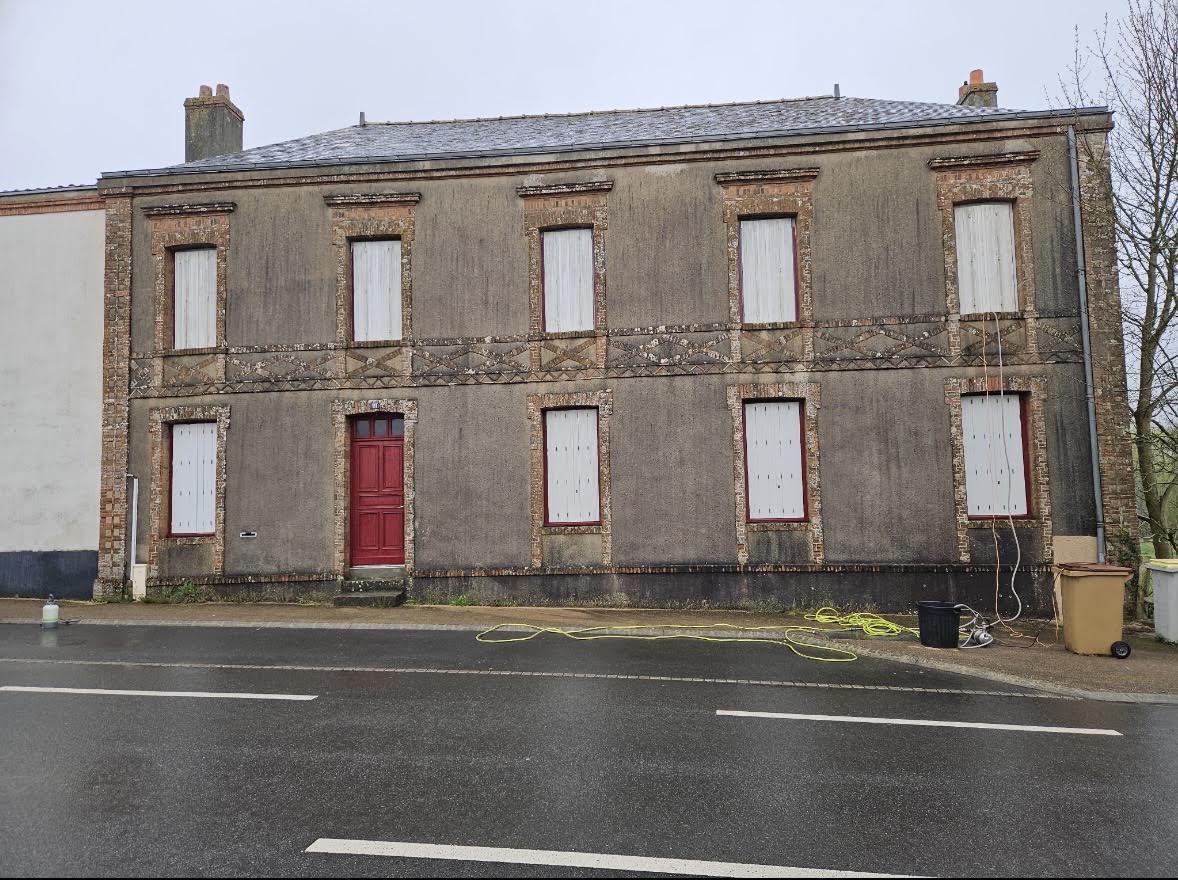 Façade avant nettoyage